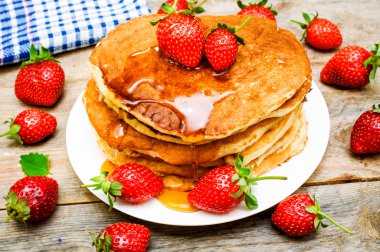 taze çilek ile Pancakes