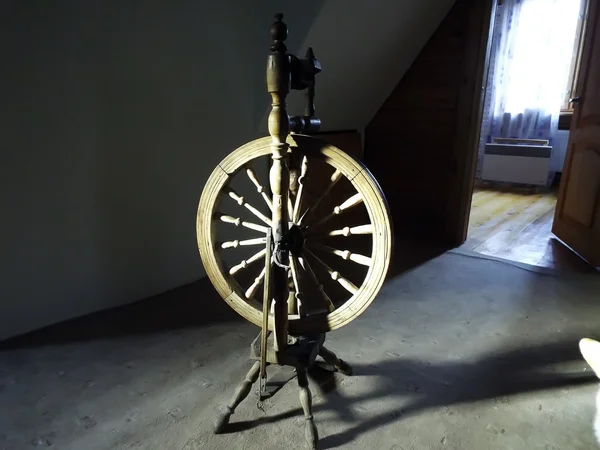 Стародавній пристрій для виробництва прядильного колеса — стокове фото