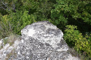 dağın tepesine kayalık iz lanet olsun
