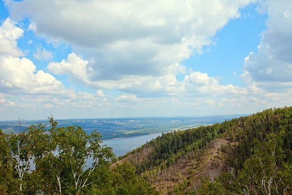 Landscape of forested mountains and the river — Stock Photo, Image