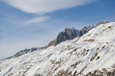 İsviçre 'nin Uri kantonundaki İsviçre Alpleri' nin kışın güzel manzarası