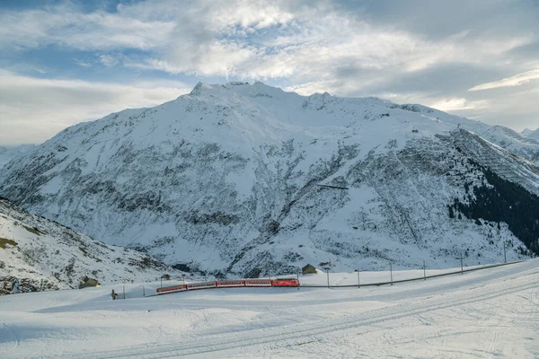 Andermatt Suiza Noviembre 2019 Tren Que Desciende Desde Paso Montaña — Foto de Stock