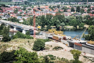 Köprünün altında inşaat, endüstriyel mimari