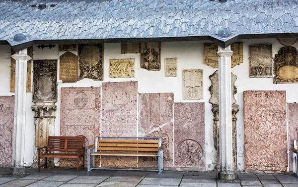 Detail of courtyard of famous Saint Stephen's cathedral in Passa — Stock Photo, Image