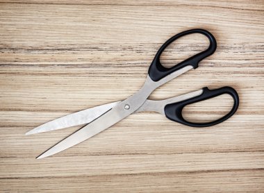 Ahşap arka plan için Makaslar, kırtasiye