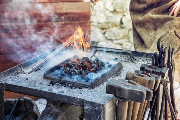 Artistic blacksmith works in the historic blacksmith workshop — Stock Photo, Image