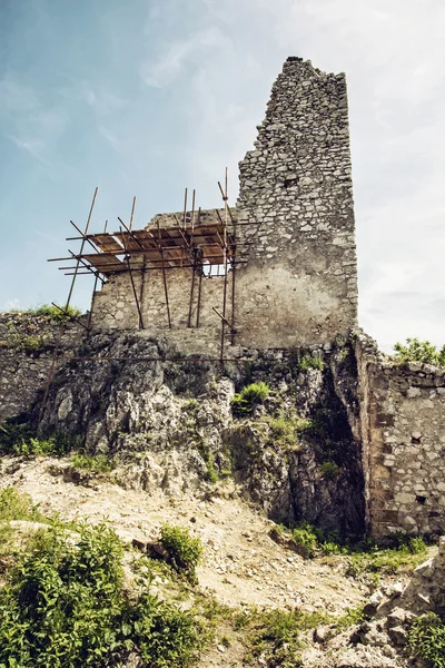 Ruínas do castelo de Plavecky, República Eslovaca, Europa — Fotografia de Stock