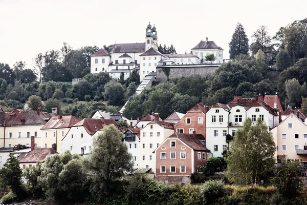 Sanctuary Mariahilf and old houses on the hill in Passau, German — Stock Photo, Image