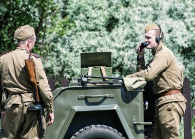 İkinci Dünya Savaşı'nın yeniden inşası, iki Rus askeri