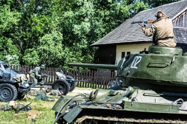 İkinci Dünya Savaşı'nın yeniden inşası, Rus askeri öldürür