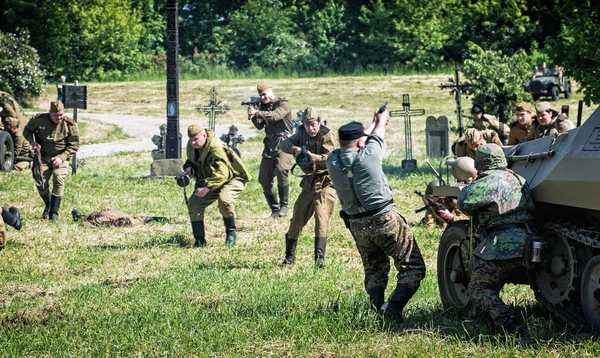 Reconstructie van de Tweede Wereldoorlog, Russische infanterieaanvallen — Stockfoto