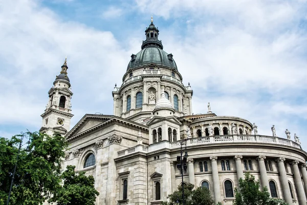 Basilika der Heiligen Stiefmütterchen, Budapest, Ungarn, architektonisches Thema — Stockfoto
