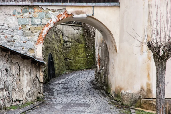 Starożytnej bramy w centrum Bańskiej Szczawnicy, Republika Słowacka — Zdjęcie stockowe