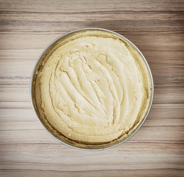 Sweet flan case with caramel cream, preparing cake — Stock Photo, Image