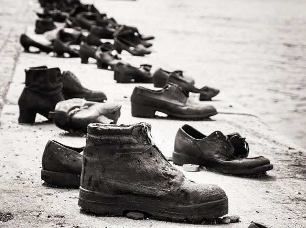 Chaussures sur la rive du Danube est un mémorial à Budapest — Photo