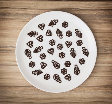 Büyük tabak, sembolik yiyecek içinde koyu çikolata garnitürleri