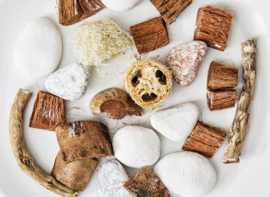 Spa dekorasyon taşlar, plaka üzerinde ahşap öğeleri