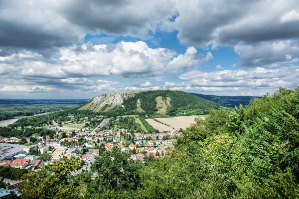 Wzgórze Braunsberg i Hainburg an der Donau, Austria — Zdjęcie stockowe
