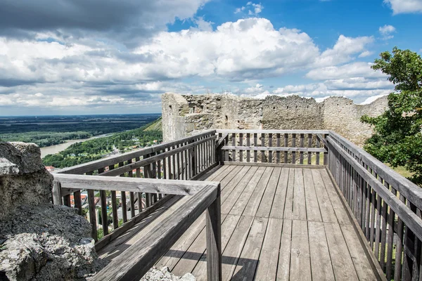 Ruiny zamku Hainburg an der Donau, Austria — Zdjęcie stockowe