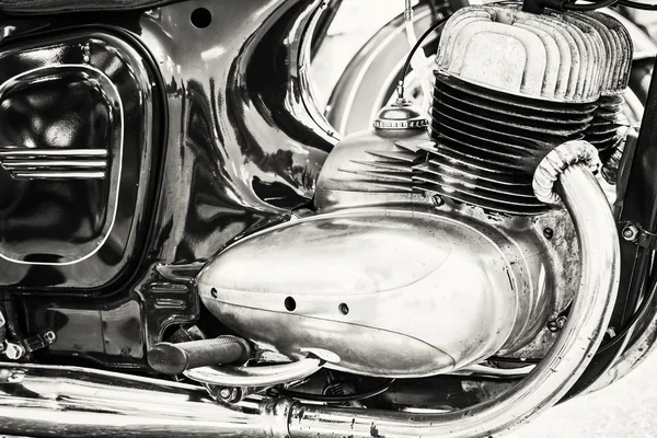 Detail of veteran motorbike, meeting bikers, black and white — Stock Photo, Image