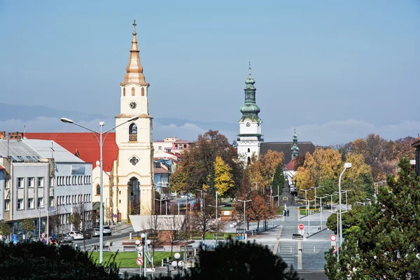 Igreja da Santíssima Trindade e Igreja de Santa Isabel em Zvolen — Fotografia de Stock