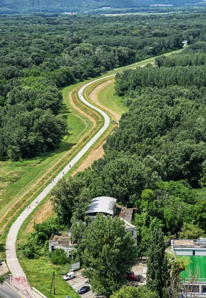 Carriles bici en el bosque cerca de Bratislava, Eslovaquia — Foto de Stock