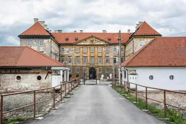 Hermoso castillo en Holic, Eslovaquia, patrimonio cultural —  Fotos de Stock