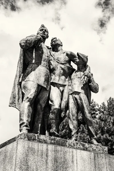 रूसी सैनिकों और लड़के, स्लविन की प्रतिमा स्मारक — स्टॉक फ़ोटो, इमेज
