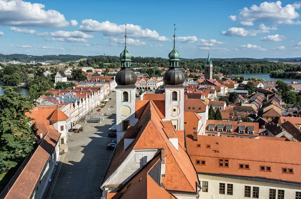 Telc cidade com Igreja do santo nome de Jesus, arquitetura — Fotografia de Stock