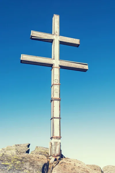 Gran cruz en la colina Dumbier en las montañas de Baja Tatras —  Fotos de Stock