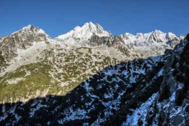 Mengusovska Vadisi, Yüksek Tatra Dağları, Slovak Cumhuriyeti 'nden tepeler. Yürüyüş teması.