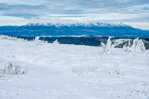 スロバキア共和国のロータトラ山脈からの高いタトラ ハイキングのテーマ — ストック写真