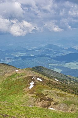 Küçük Fatra manzarası, Slovak cumhuriyeti. Yürüyüş teması. Mevsimsel doğal sahne.