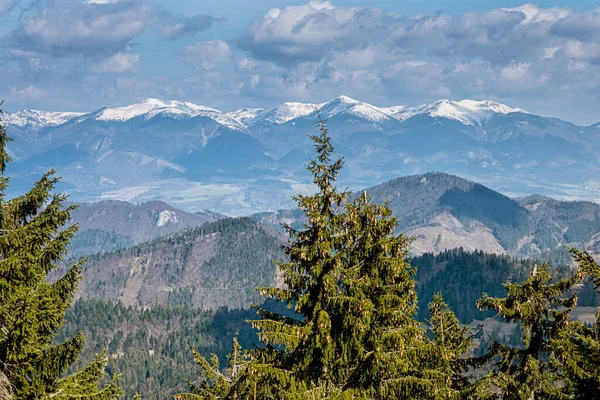 大きなファトラ山 スロバキア共和国からの小さなファトラ ハイキングのテーマ 四季折々の自然 — ストック写真