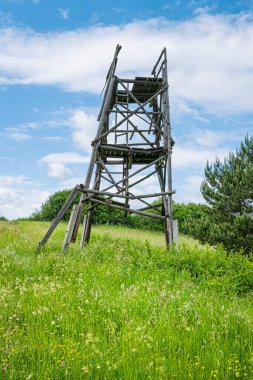 Slovak Cumhuriyeti 'nin Kapisova köyü yakınlarındaki Ölüm Vadisi' nde. Mevsimsel doğal sahne.