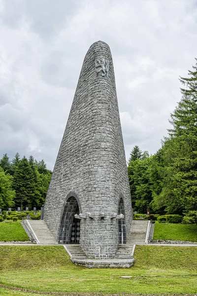 Monumento Cementerio Conmemorativo Los Soldados Checoslovacos Paso Montaña Dukla República — Foto de Stock