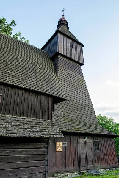 スロバキア共和国ヘルヴァトフのアッシジの聖フランシスのローマカトリック木造教会 建築のテーマ — ストック写真