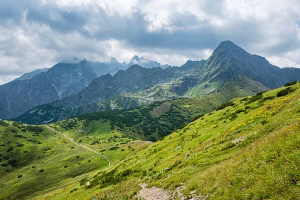 Höga Tatrabergen Landskap Från Medodoly Slovakien Säsongsmässig Naturlig Scen Resmål — Stockfoto