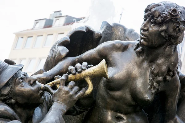 Fontana della giostra del matrimonio (Das Ehekarussell) nella città di Norimberga — Foto Stock