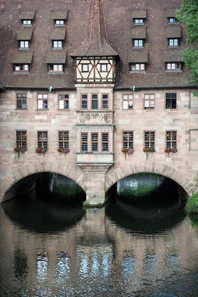 Sjukhus av den Helige Anden (heilig-geist-spital) i Nürnberg c — Stockfoto