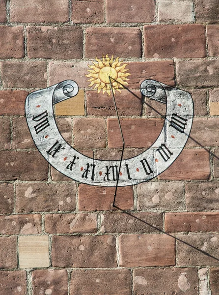 Krásná historická sluneční hodiny — Stock fotografie
