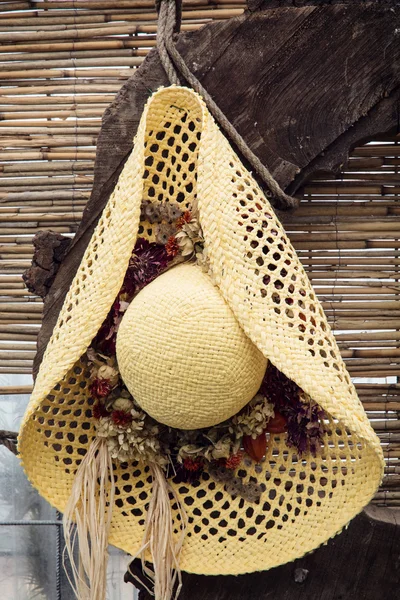 Yellow straw hat — Stock Photo, Image