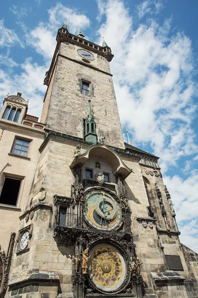 Altes Rathaus mit astronomischer Uhr in Prag — Stockfoto