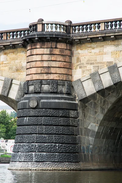 Ponte de pedra pilão — Fotografia de Stock