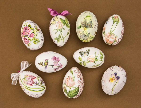 Decorated Easter eggs on the brown paper — Stock Photo, Image