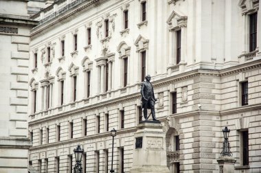 Robert Clive'nın heykeli ve Churchill savaş Odaları