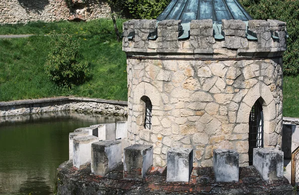 Torentje in het water, Bojnice — Stockfoto
