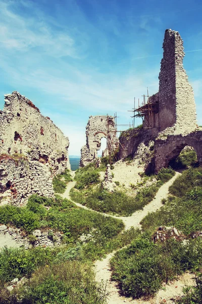 Ruins of Plavecky castle, Slovakia — Stock Photo, Image