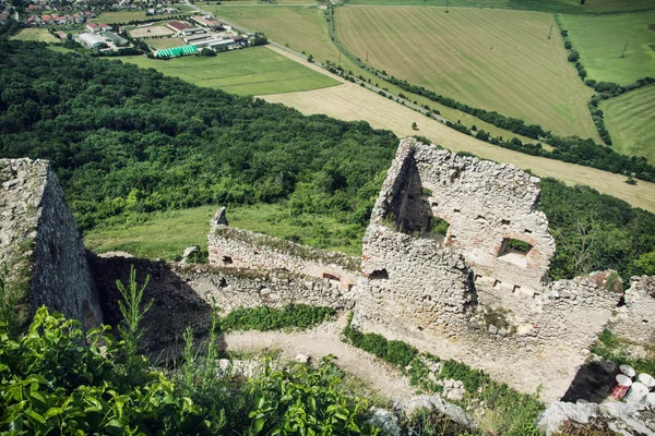 斯洛伐克共和国普拉韦茨基城堡的废墟 — 图库照片