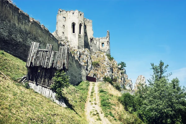 Ruiner av Beckov slott, Slovakien — Stockfoto